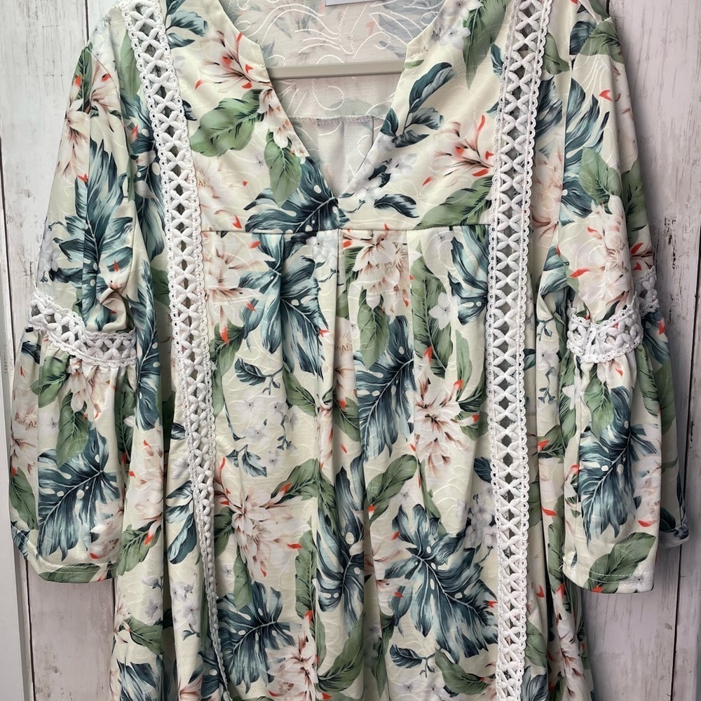 Creur de Vague Floral Print Women's Top with Lace Detail size Large